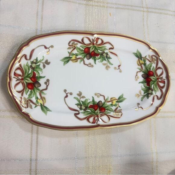 Tiffany & Co. Holiday Oval Serving Platter with Red and Green Accents Gold Trim - Picture 6 of 16